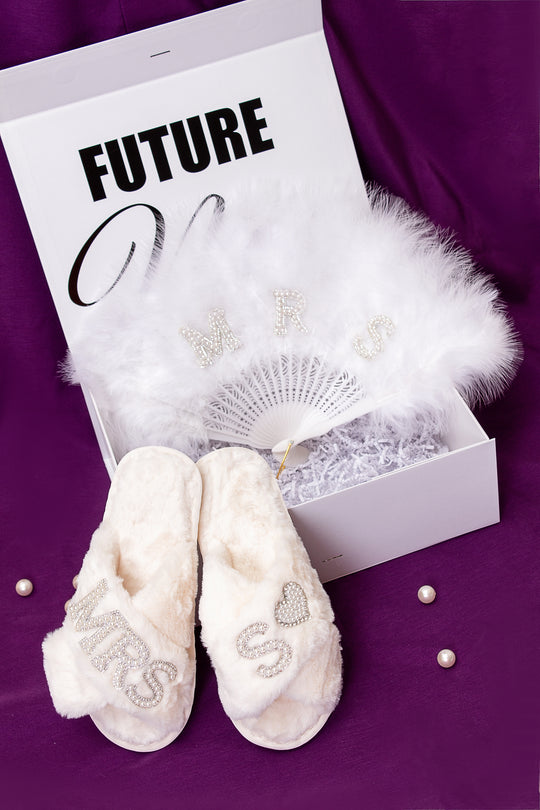 Bridal Personalized Gift Set – Bride Fluffy Slippers & Feather Fan, Custom Wedding Gift Box
