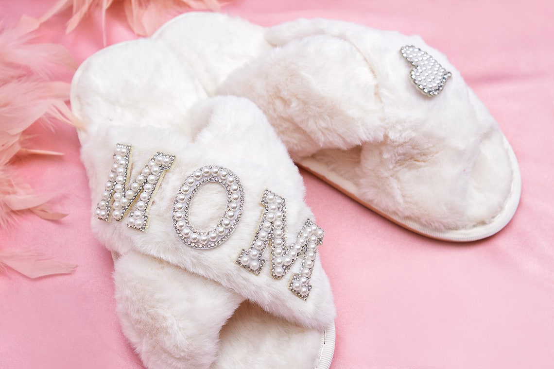 Mom Fluffy Pearls Slippers - Gift for Mothers Day